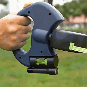 Retractable leash for walking two dogs side by side with tangle-free design