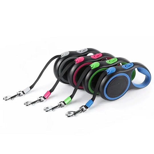 Easy-to-use retractable leash that automatically adjusts length for dogs.

